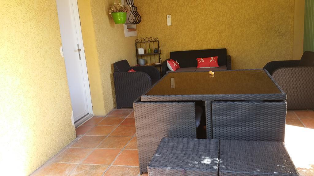 Petit Studio Au Calme Villa La Crau Buitenkant foto